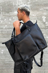 MESSENGER BAG IN BLACK