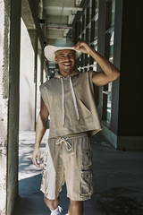 CARGO SHORTS IN KHAKI TERRY