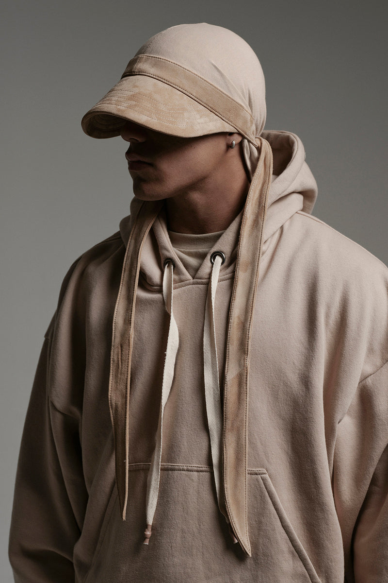 SUEDE TIE CAP IN TAN