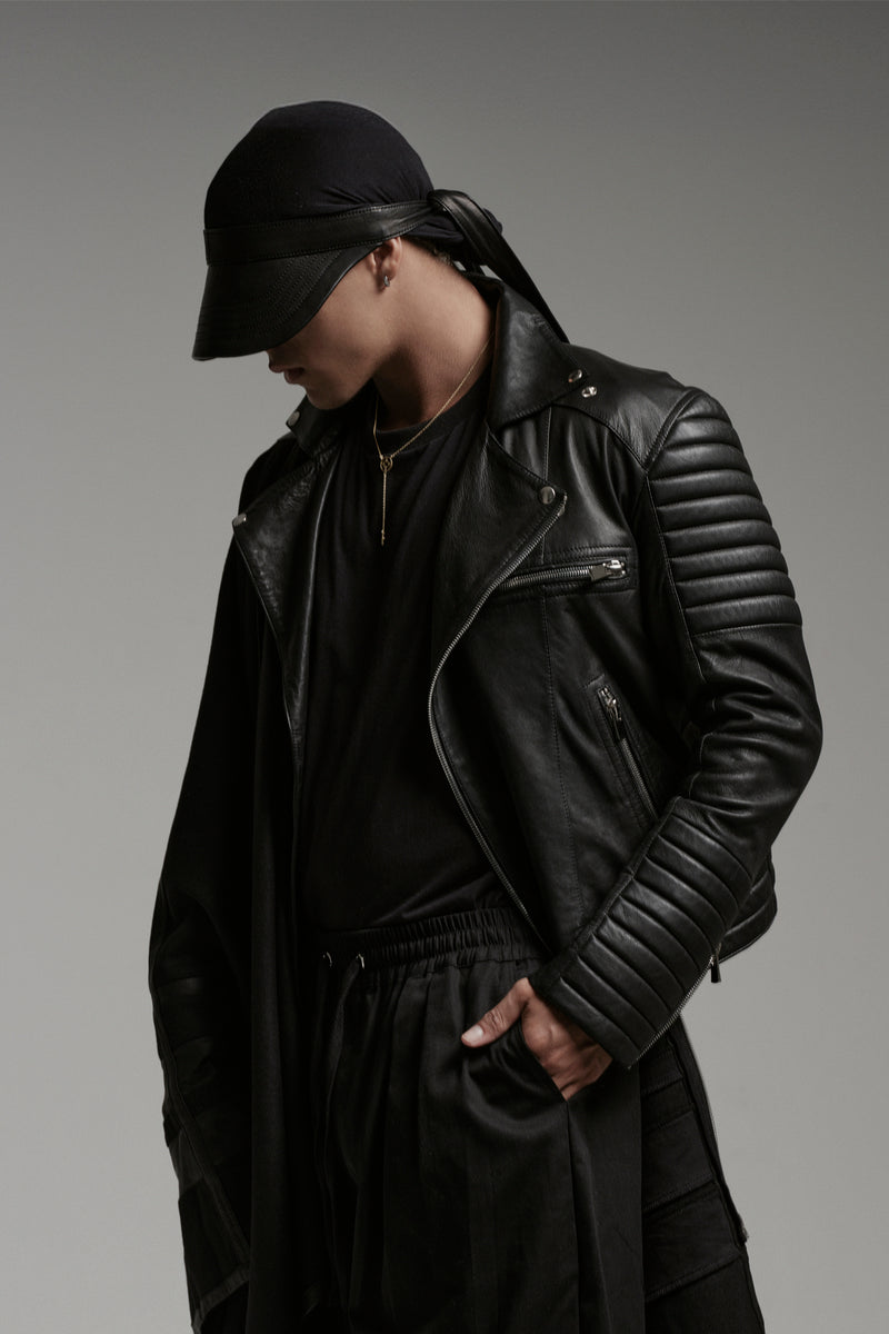 LEATHER TIE CAP IN BLACK