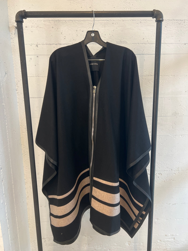 Wool poncho in black