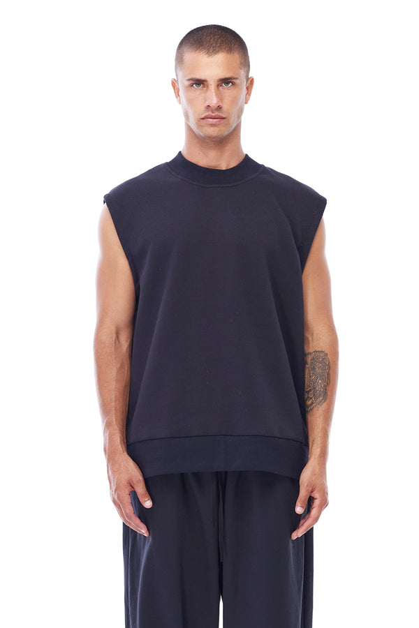 Sleeveless fleece sweater sample size L