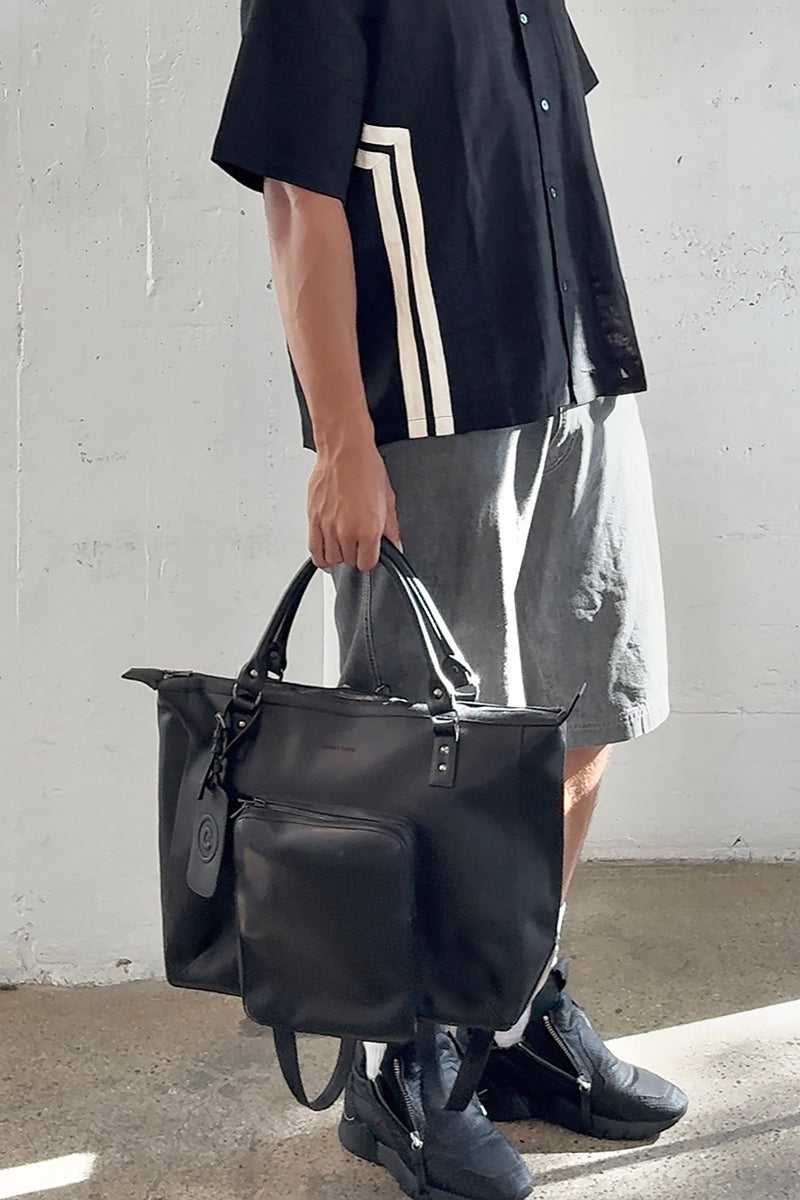MESSENGER BAG IN BLACK
