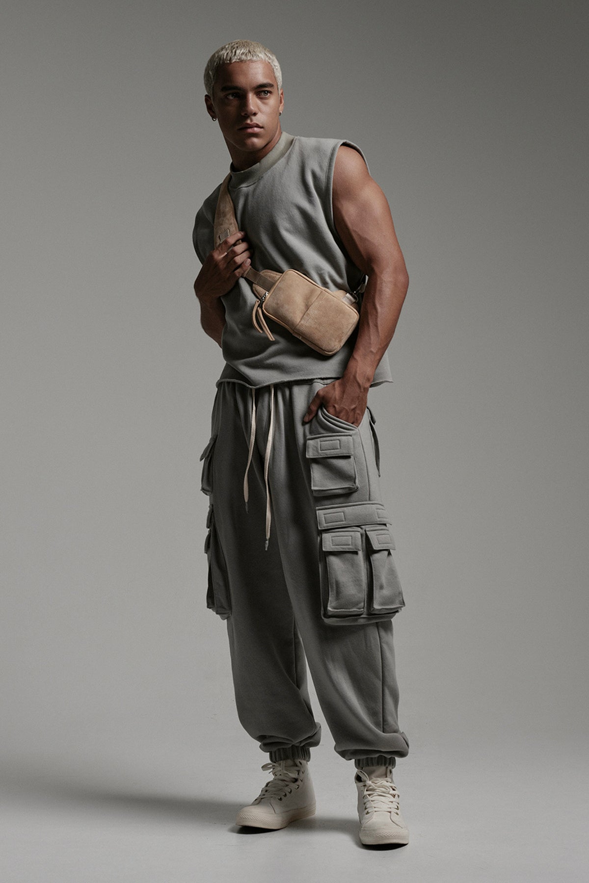 FLEECE CARGO PANTS IN BLACK – JONNY COTA