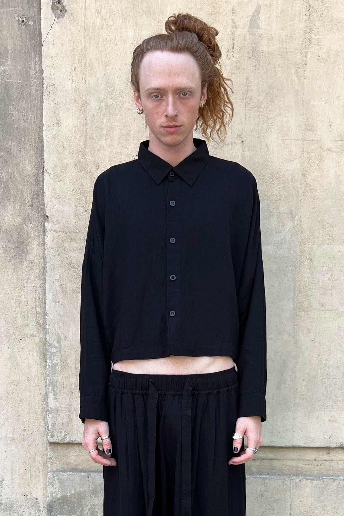 CROPPED COLLAR SHIRT IN BLACK, M CROPPED COLLAR SHIRT IN BLACK, M