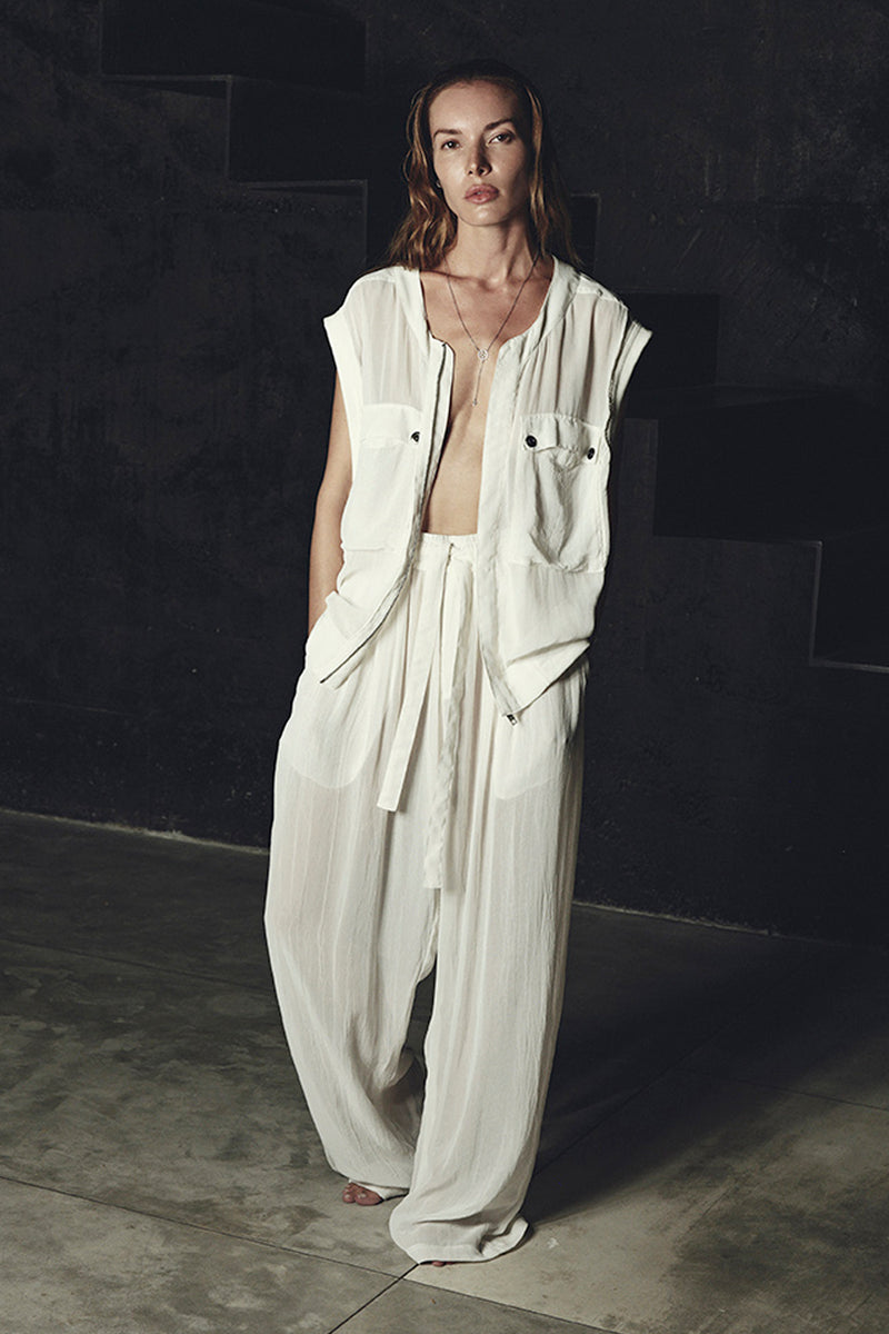 SLEEVELESS SHEER JACKET IN WHITE